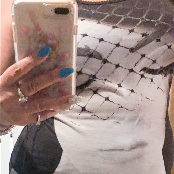 Women’s Top - Picture 3 of 4